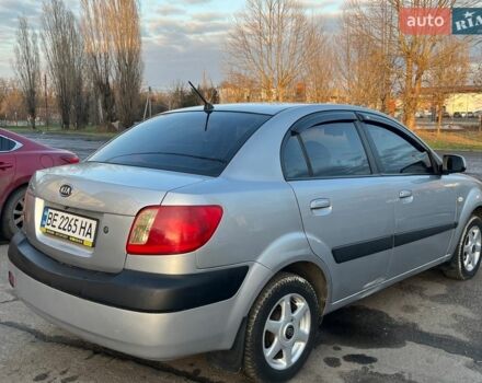 Серый Киа Рио, объемом двигателя 1.4 л и пробегом 238 тыс. км за 5500 $, фото 5 на Automoto.ua