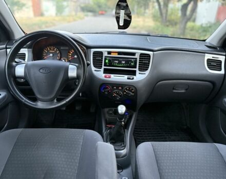 Серый Киа Рио, объемом двигателя 1.4 л и пробегом 198 тыс. км за 3900 $, фото 10 на Automoto.ua