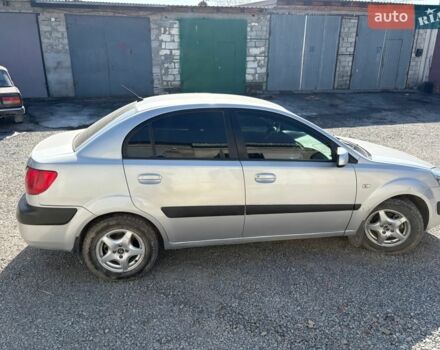 Серый Киа Рио, объемом двигателя 1.4 л и пробегом 177 тыс. км за 4150 $, фото 3 на Automoto.ua