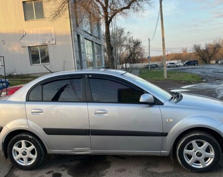 Сірий Кіа Ріо, об'ємом двигуна 14 л та пробігом 238 тис. км за 5500 $, фото 3 на Automoto.ua