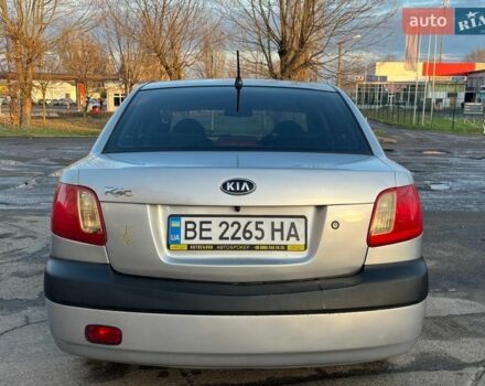Серый Киа Рио, объемом двигателя 1.4 л и пробегом 238 тыс. км за 5500 $, фото 7 на Automoto.ua