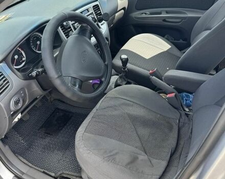 Серый Киа Рио, объемом двигателя 1.4 л и пробегом 197 тыс. км за 3595 $, фото 7 на Automoto.ua