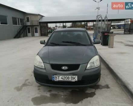 Серый Киа Рио, объемом двигателя 1.4 л и пробегом 307 тыс. км за 5100 $, фото 1 на Automoto.ua