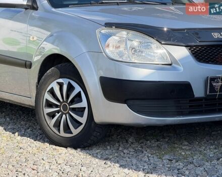 Серый Киа Рио, объемом двигателя 1.4 л и пробегом 215 тыс. км за 5190 $, фото 2 на Automoto.ua