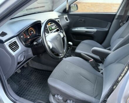 Серый Киа Рио, объемом двигателя 1.4 л и пробегом 198 тыс. км за 3900 $, фото 7 на Automoto.ua
