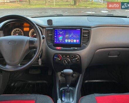 Серый Киа Рио, объемом двигателя 1.4 л и пробегом 238 тыс. км за 5500 $, фото 12 на Automoto.ua
