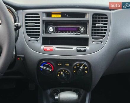 Серый Киа Рио, объемом двигателя 1.4 л и пробегом 153 тыс. км за 5499 $, фото 27 на Automoto.ua