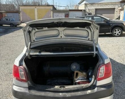 Сірий Кіа Ріо, об'ємом двигуна 1.4 л та пробігом 177 тис. км за 4400 $, фото 5 на Automoto.ua