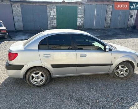 Сірий Кіа Ріо, об'ємом двигуна 1.4 л та пробігом 177 тис. км за 4400 $, фото 3 на Automoto.ua