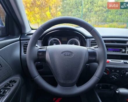 Серый Киа Рио, объемом двигателя 1.4 л и пробегом 153 тыс. км за 5499 $, фото 24 на Automoto.ua