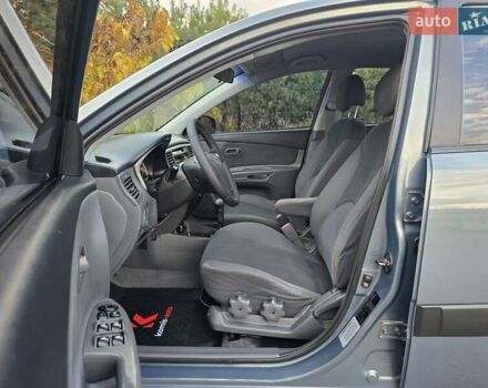 Серый Киа Рио, объемом двигателя 1.4 л и пробегом 153 тыс. км за 5499 $, фото 16 на Automoto.ua