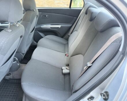 Серый Киа Рио, объемом двигателя 1.4 л и пробегом 198 тыс. км за 3900 $, фото 11 на Automoto.ua