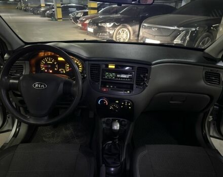 Серый Киа Рио, объемом двигателя 1.4 л и пробегом 220 тыс. км за 3700 $, фото 12 на Automoto.ua