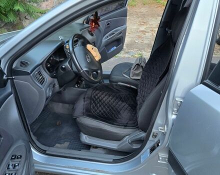 Сірий Кіа Ріо, об'ємом двигуна 1.6 л та пробігом 194 тис. км за 3800 $, фото 7 на Automoto.ua