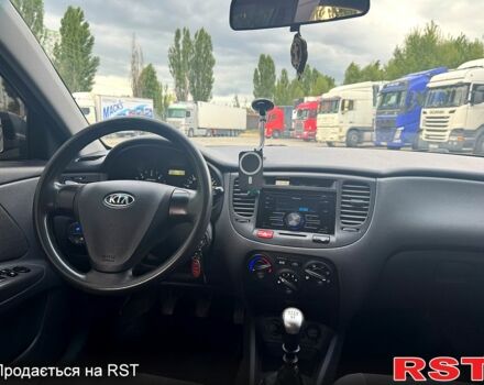 Серый Киа Рио, объемом двигателя 1.5 л и пробегом 380 тыс. км за 3500 $, фото 4 на Automoto.ua