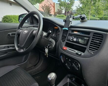 Серый Киа Рио, объемом двигателя 1.3 л и пробегом 160 тыс. км за 4300 $, фото 22 на Automoto.ua