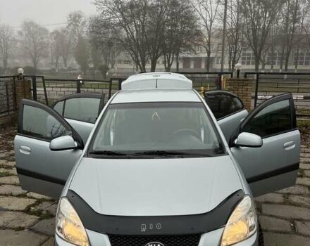 Сірий Кіа Ріо, об'ємом двигуна 1.4 л та пробігом 241 тис. км за 4300 $, фото 2 на Automoto.ua