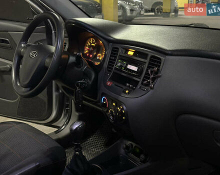 Серый Киа Рио, объемом двигателя 1.4 л и пробегом 220 тыс. км за 3400 $, фото 18 на Automoto.ua