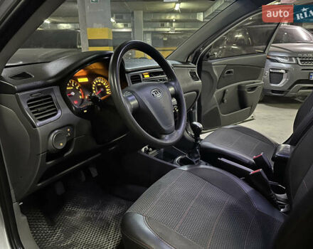 Серый Киа Рио, объемом двигателя 1.4 л и пробегом 220 тыс. км за 3400 $, фото 12 на Automoto.ua