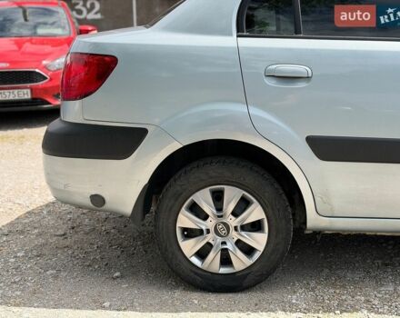 Сірий Кіа Ріо, об'ємом двигуна 1.4 л та пробігом 364 тис. км за 3299 $, фото 5 на Automoto.ua