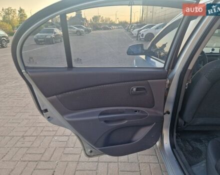 Серый Киа Рио, объемом двигателя 1.4 л и пробегом 170 тыс. км за 4000 $, фото 8 на Automoto.ua