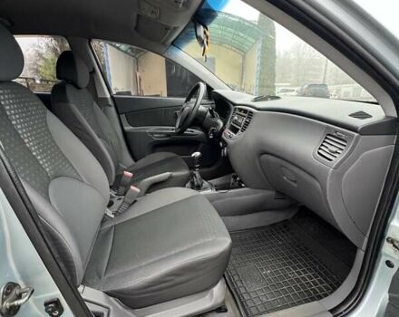 Сірий Кіа Ріо, об'ємом двигуна 1.4 л та пробігом 241 тис. км за 4300 $, фото 8 на Automoto.ua