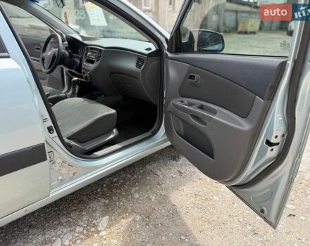 Сірий Кіа Ріо, об'ємом двигуна 1.4 л та пробігом 364 тис. км за 3299 $, фото 4 на Automoto.ua
