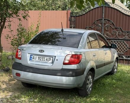 Серый Киа Рио, объемом двигателя 1.4 л и пробегом 250 тыс. км за 3299 $, фото 2 на Automoto.ua