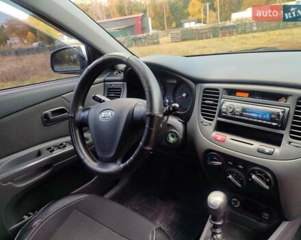 Серый Киа Рио, объемом двигателя 1.4 л и пробегом 176 тыс. км за 4600 $, фото 22 на Automoto.ua