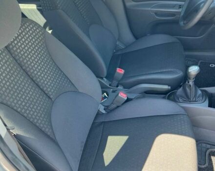 Сірий Кіа Ріо, об'ємом двигуна 1.4 л та пробігом 38 тис. км за 3500 $, фото 7 на Automoto.ua