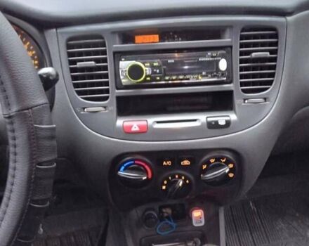 Серый Киа Рио, объемом двигателя 1.4 л и пробегом 247 тыс. км за 3700 $, фото 4 на Automoto.ua