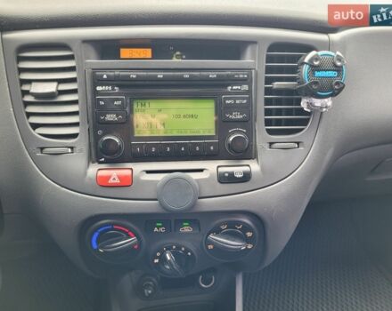 Серый Киа Рио, объемом двигателя 1.4 л и пробегом 230 тыс. км за 4999 $, фото 36 на Automoto.ua