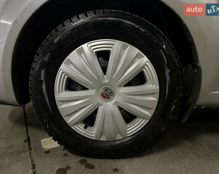 Сірий Кіа Ріо, об'ємом двигуна 1.4 л та пробігом 220 тис. км за 3700 $, фото 33 на Automoto.ua