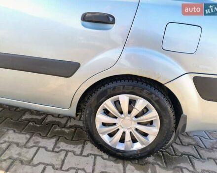 Серый Киа Рио, объемом двигателя 1.4 л и пробегом 236 тыс. км за 3300 $, фото 10 на Automoto.ua