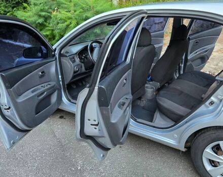 Сірий Кіа Ріо, об'ємом двигуна 1.6 л та пробігом 194 тис. км за 3800 $, фото 3 на Automoto.ua
