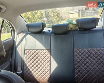 Серый Киа Рио, объемом двигателя 1.4 л и пробегом 297 тыс. км за 4500 $, фото 5 на Automoto.ua