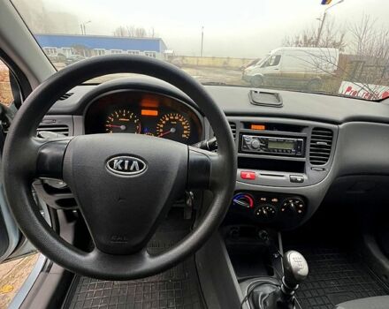 Серый Киа Рио, объемом двигателя 1.4 л и пробегом 240 тыс. км за 4300 $, фото 5 на Automoto.ua