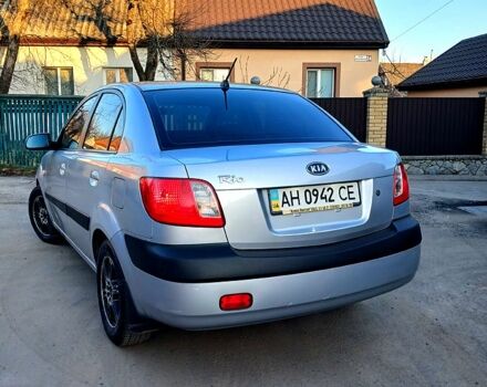 Серый Киа Рио, объемом двигателя 1.4 л и пробегом 200 тыс. км за 3999 $, фото 4 на Automoto.ua