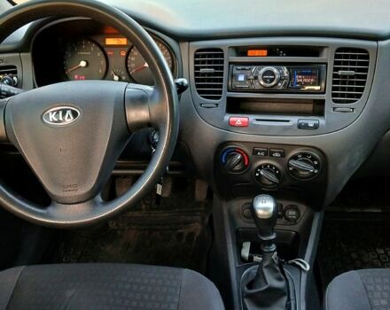 Серый Киа Рио, объемом двигателя 1.4 л и пробегом 200 тыс. км за 3999 $, фото 10 на Automoto.ua