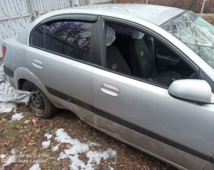 Сірий Кіа Ріо, об'ємом двигуна 1.4 л та пробігом 120 тис. км за 1500 $, фото 5 на Automoto.ua