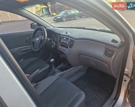 Серый Киа Рио, объемом двигателя 1.4 л и пробегом 170 тыс. км за 4000 $, фото 4 на Automoto.ua