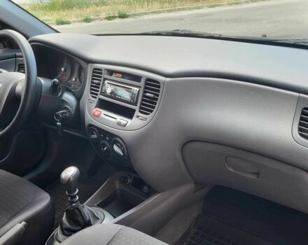 Серый Киа Рио, объемом двигателя 1.4 л и пробегом 224 тыс. км за 3487 $, фото 2 на Automoto.ua