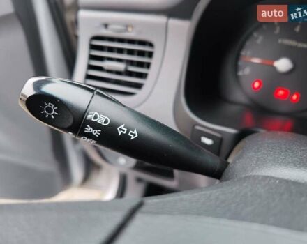 Серый Киа Рио, объемом двигателя 1.4 л и пробегом 94 тыс. км за 4900 $, фото 28 на Automoto.ua