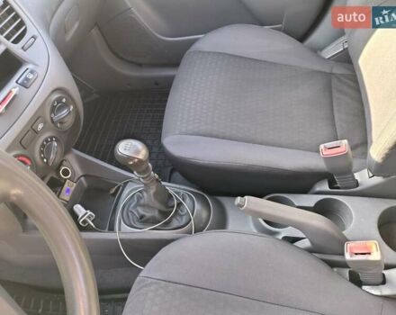 Серый Киа Рио, объемом двигателя 1.4 л и пробегом 236 тыс. км за 3300 $, фото 15 на Automoto.ua