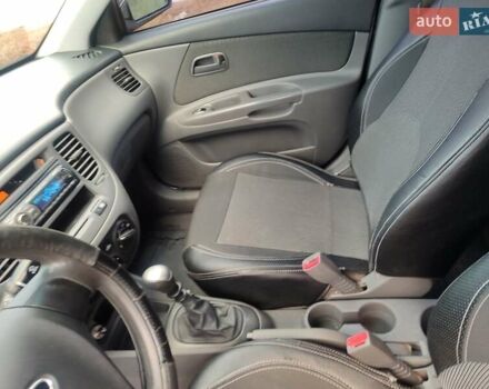 Серый Киа Рио, объемом двигателя 1.4 л и пробегом 176 тыс. км за 4600 $, фото 21 на Automoto.ua