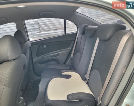 Серый Киа Рио, объемом двигателя 1.4 л и пробегом 230 тыс. км за 4999 $, фото 33 на Automoto.ua