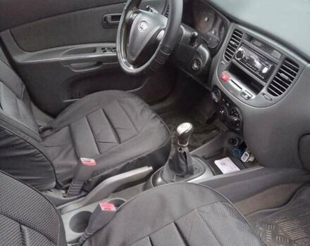Серый Киа Рио, объемом двигателя 1.4 л и пробегом 247 тыс. км за 3700 $, фото 6 на Automoto.ua