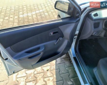 Серый Киа Рио, объемом двигателя 1.4 л и пробегом 236 тыс. км за 3300 $, фото 12 на Automoto.ua