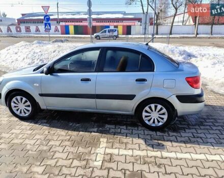 Серый Киа Рио, объемом двигателя 1.4 л и пробегом 236 тыс. км за 3300 $, фото 2 на Automoto.ua