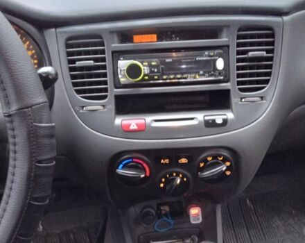 Серый Киа Рио, объемом двигателя 1.4 л и пробегом 247 тыс. км за 3700 $, фото 5 на Automoto.ua